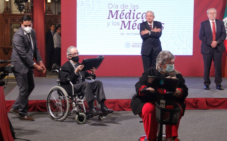 Dra. Aura Erazo Solís: Reconocimiento al Mérito Médico
